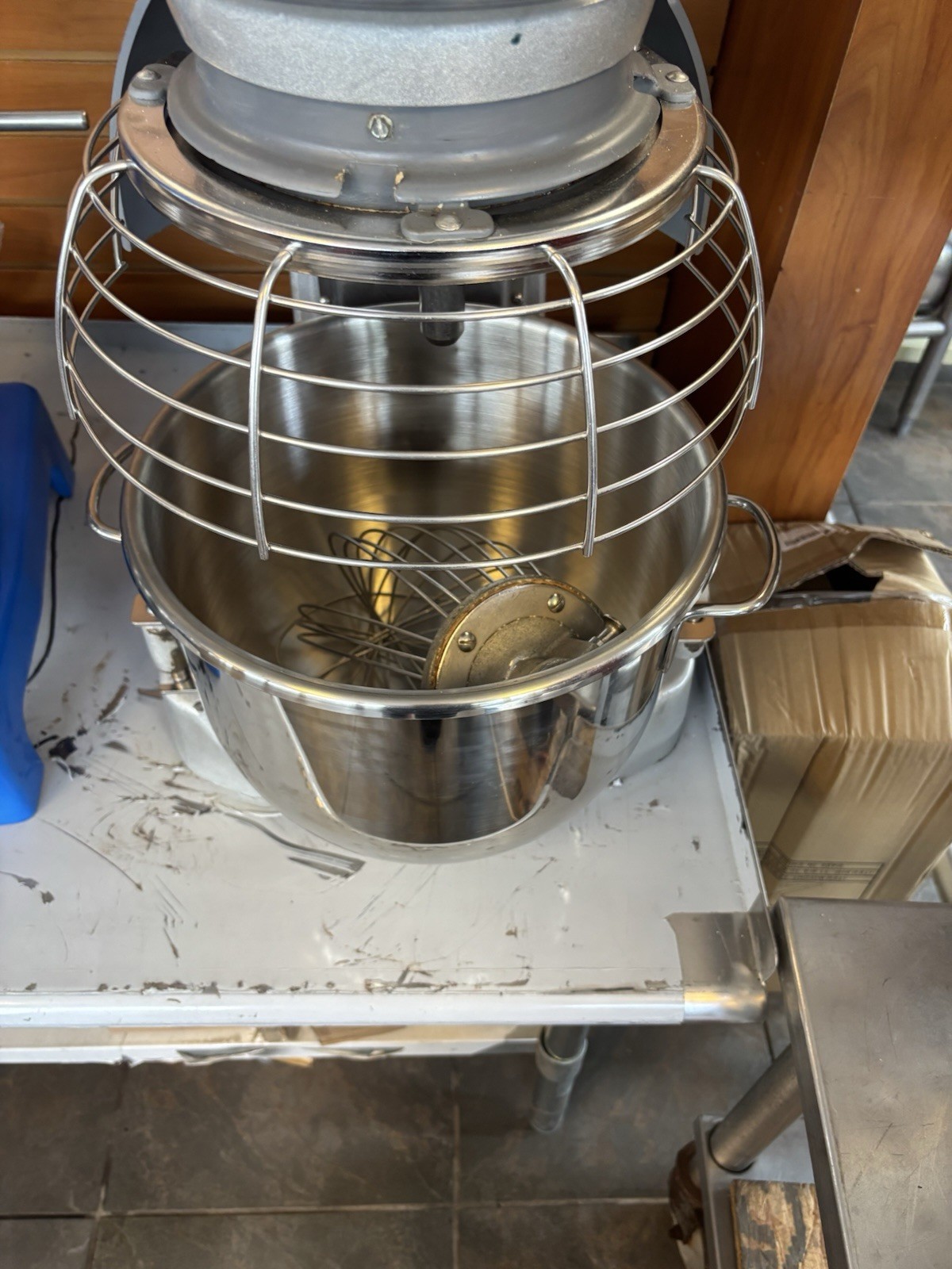 Hobart Legacy+ HL200 20 Qt Commercial Mixer w/ Bowl Guard Whip 200-240V Bakery
