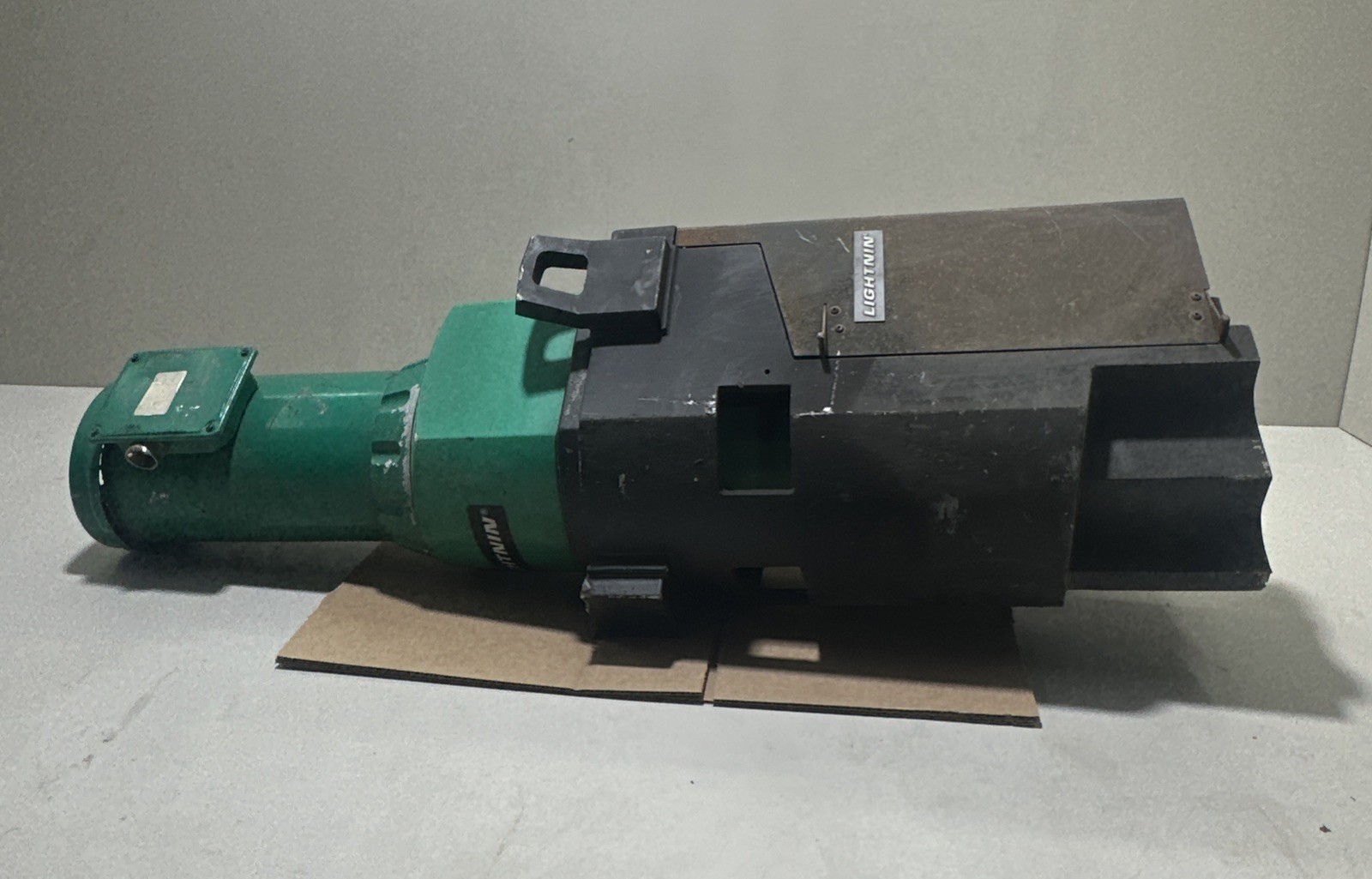 LIGHTNIN VEKTOR 290063 1/3HP W/ VEKTOR V8S25 Mixer Assembly – UNTESTED PREOWNED