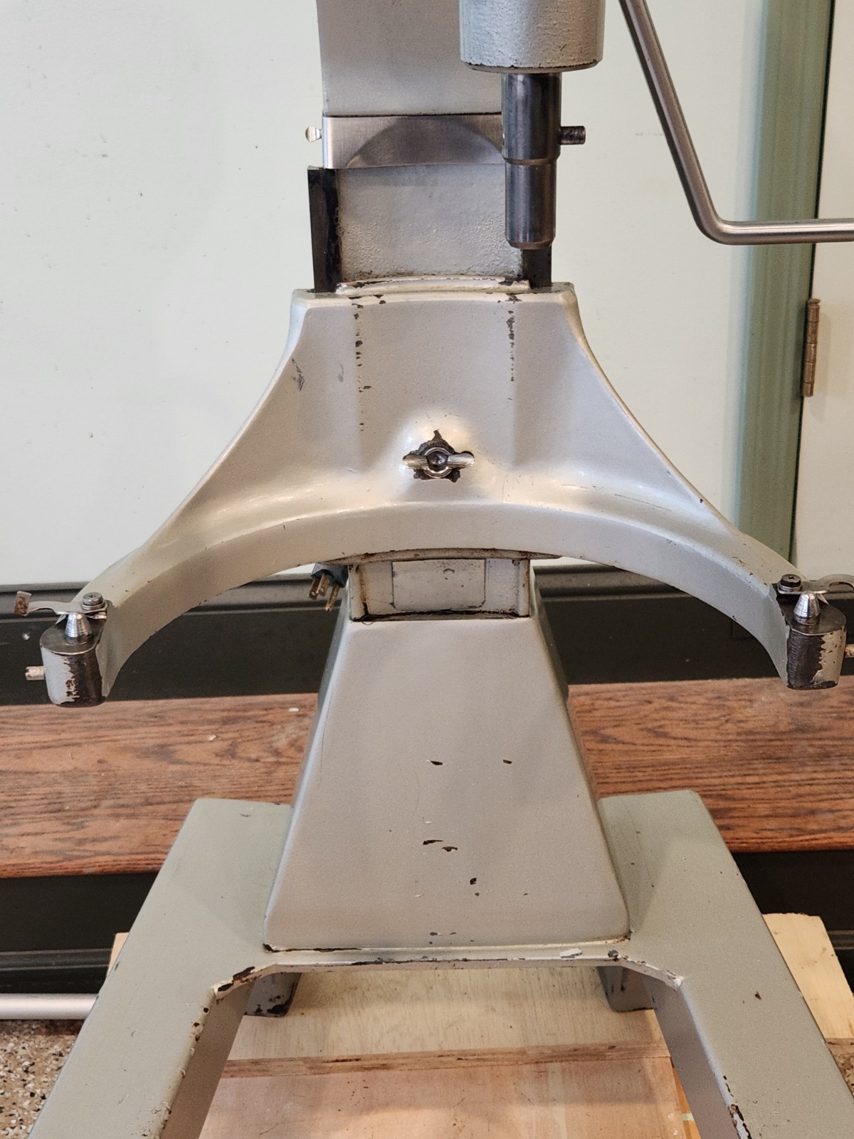 Hobart Classic A-200FT, 20 Quart Floor Mixer, Bowl, Beater & Timer – REFURBISHED