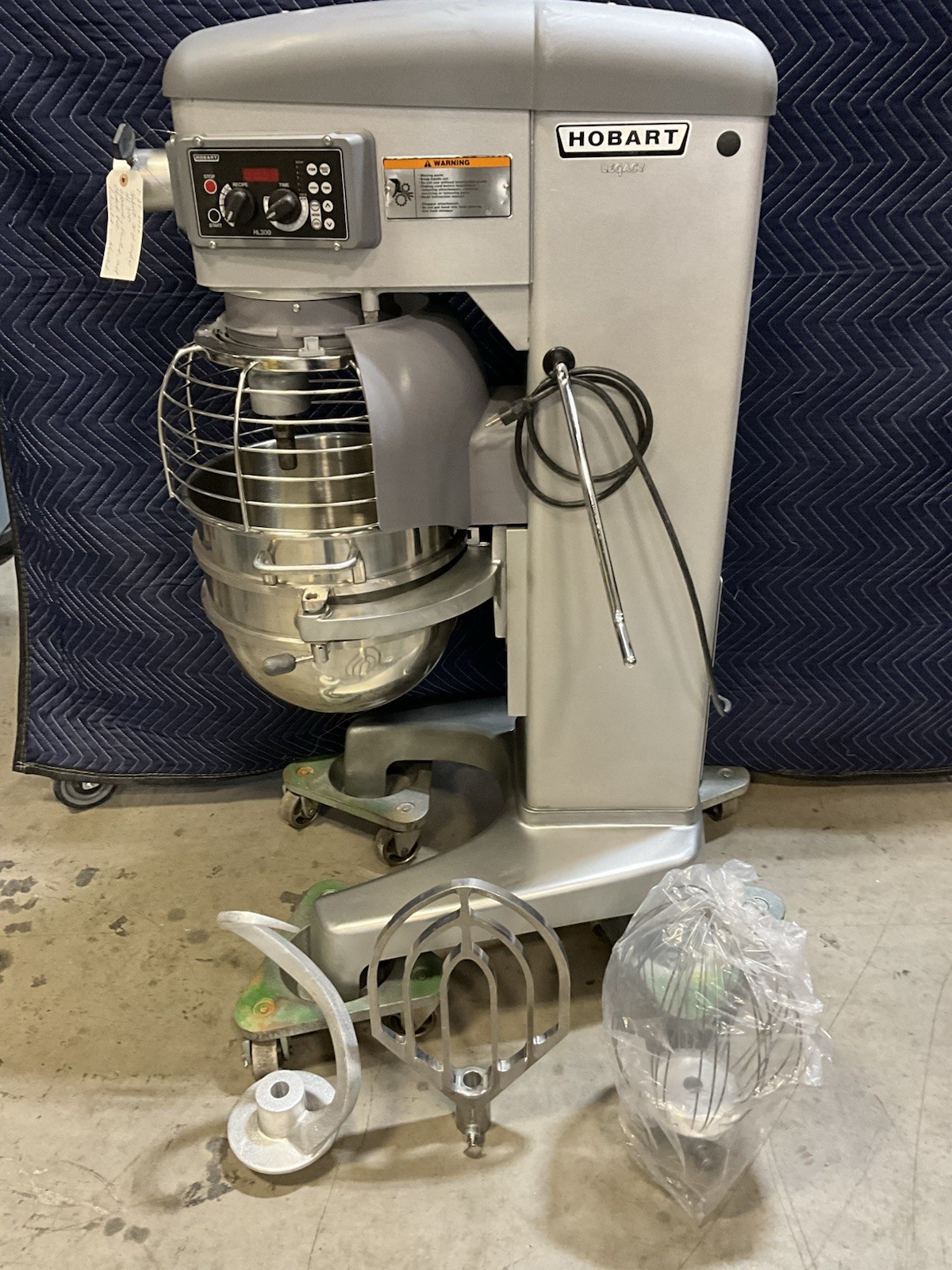 Hobart HL300-3STD Legacy+ 30 qt artisan bakery bread mixer 1 ph, 100-120v