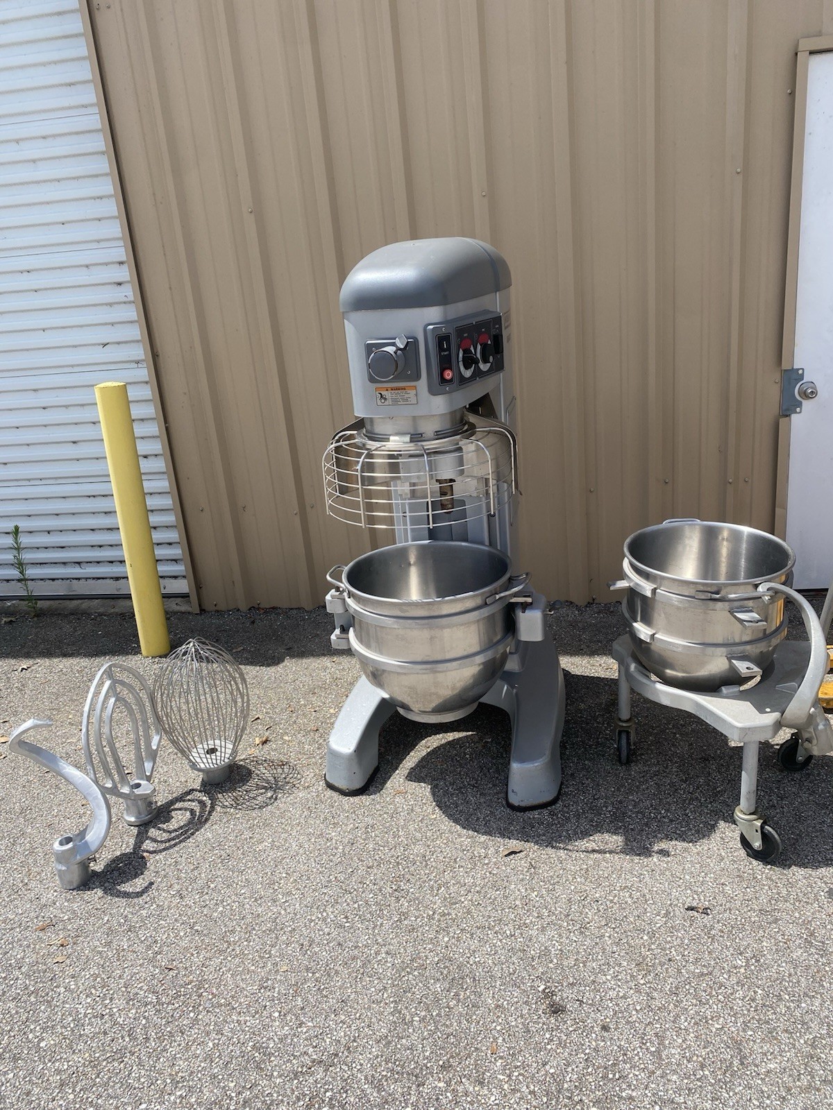 Hobart Legacy HL600 60 QT. Mixer 1 or 3 phase, 200-240V READ DESCRIPTION
