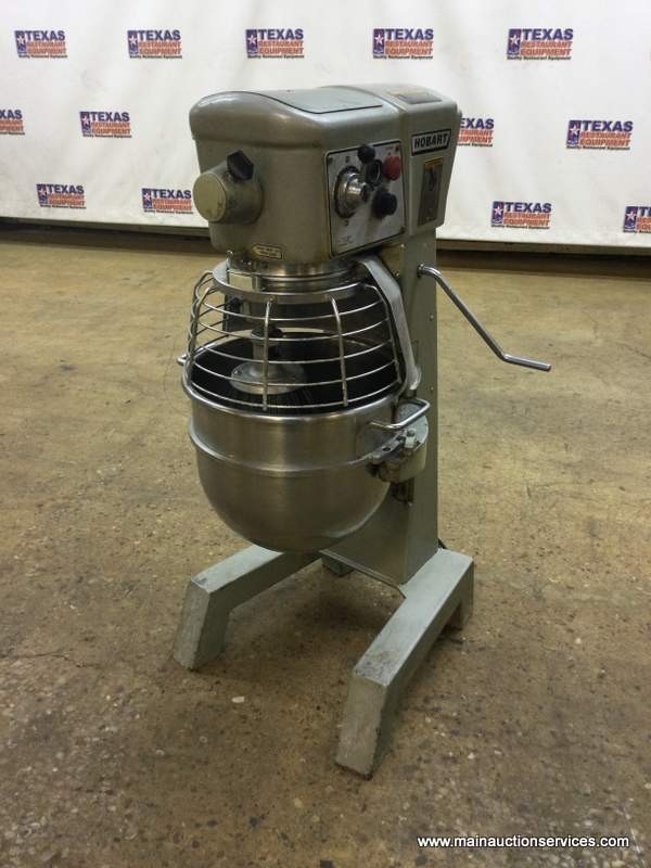 HOBART D300T 30 QT DOUGH MIXER WITH BOWL GUARD 1 ATTACHMENT